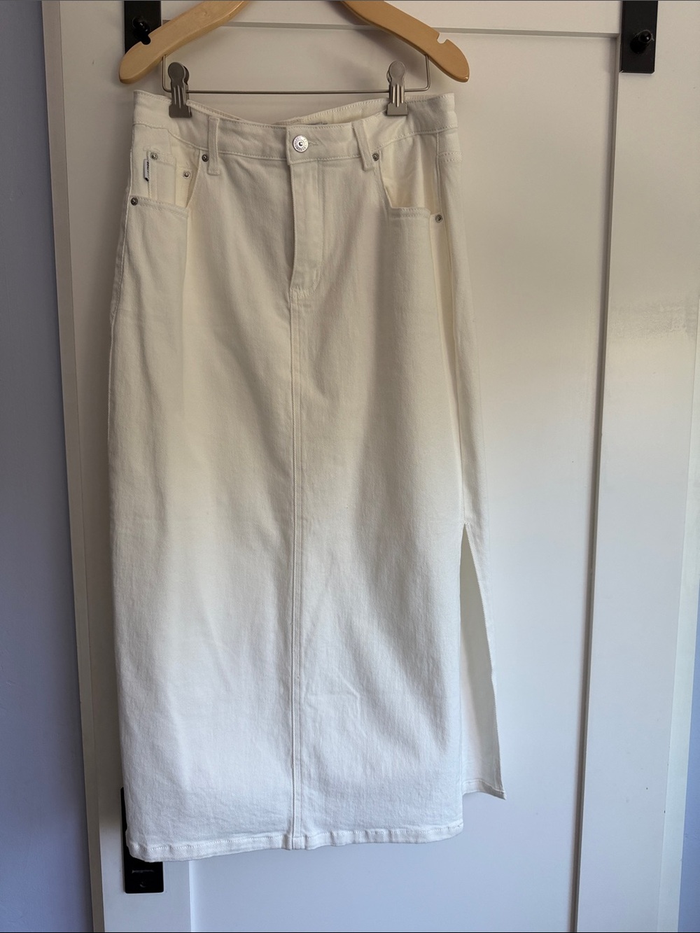 Genleck White Midi Denim Skirt with Side Slit